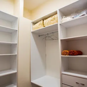 Yellow In Avlabari تبليسي